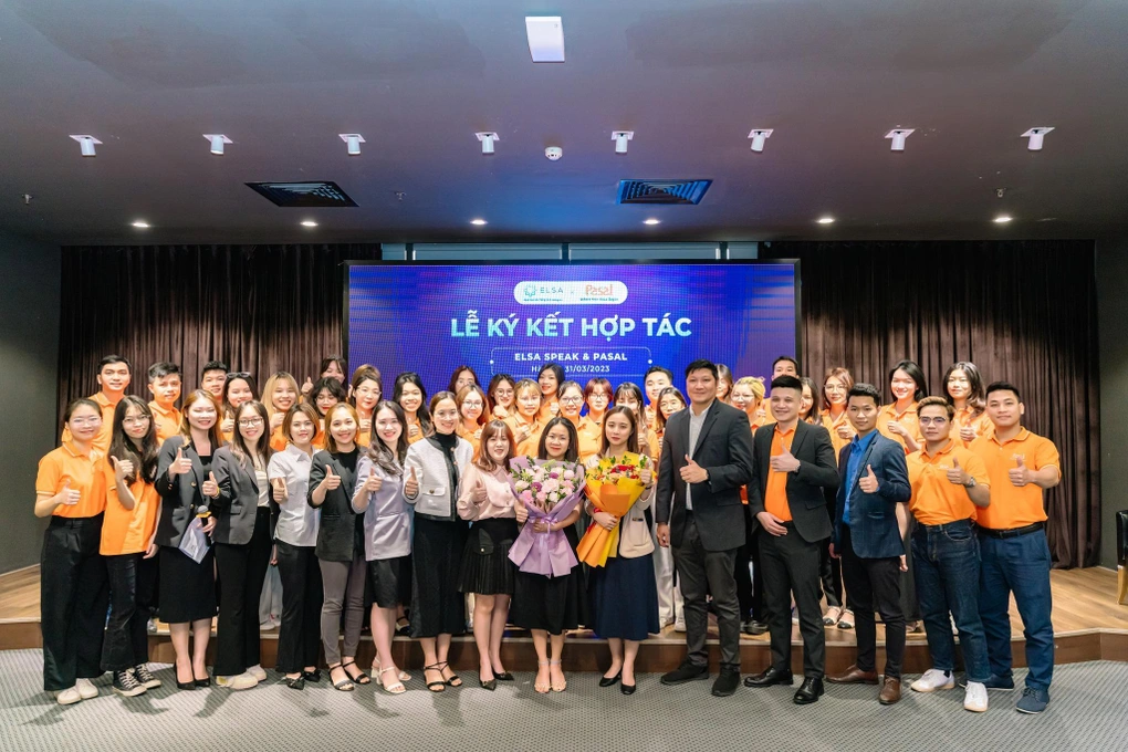 Đội ngũ Pasal tại sự kiện ký kết hợp tác cùng ELSA